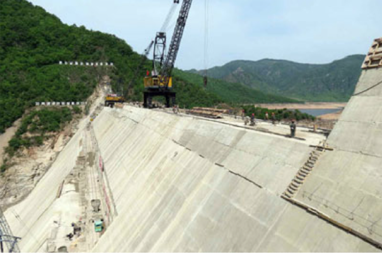 The left and right sides of Palhyang Reservoir Dam were reported completed on May 19, 2019, leaving only the center section to be finished. Image credit: Rodong Sinmun, May 31, 2019.